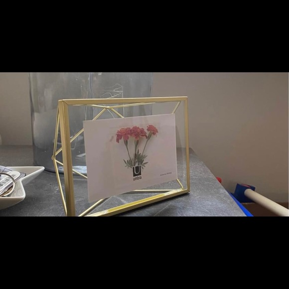 4 x 6 In Box Gold Umbra Frames - Picture 4 of 5